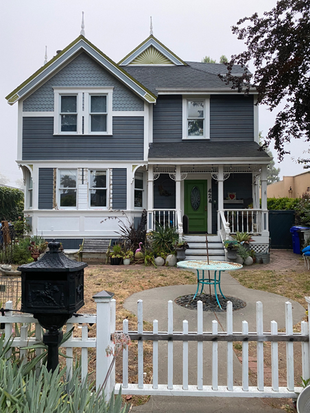 photo of a Victorian house on Ocean View Avenue
